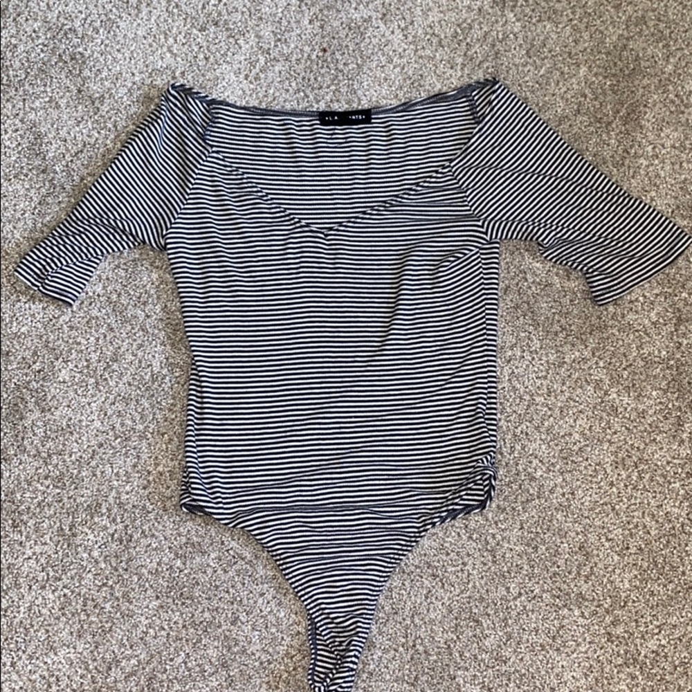 Straight quarter sleeve bodysuit
